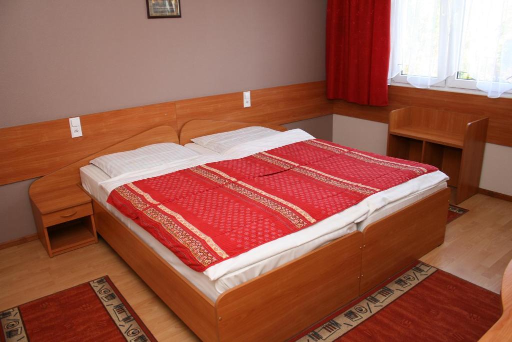 Auto-Camping Park Hotel Jelenia Gora Room photo